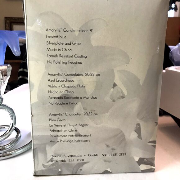 New Vintage Oneida Amaryllis Blue Frosted Candle Holder - Picture 9 of 9